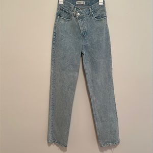 Abercrombie 90’s Ultra High Rise Straight